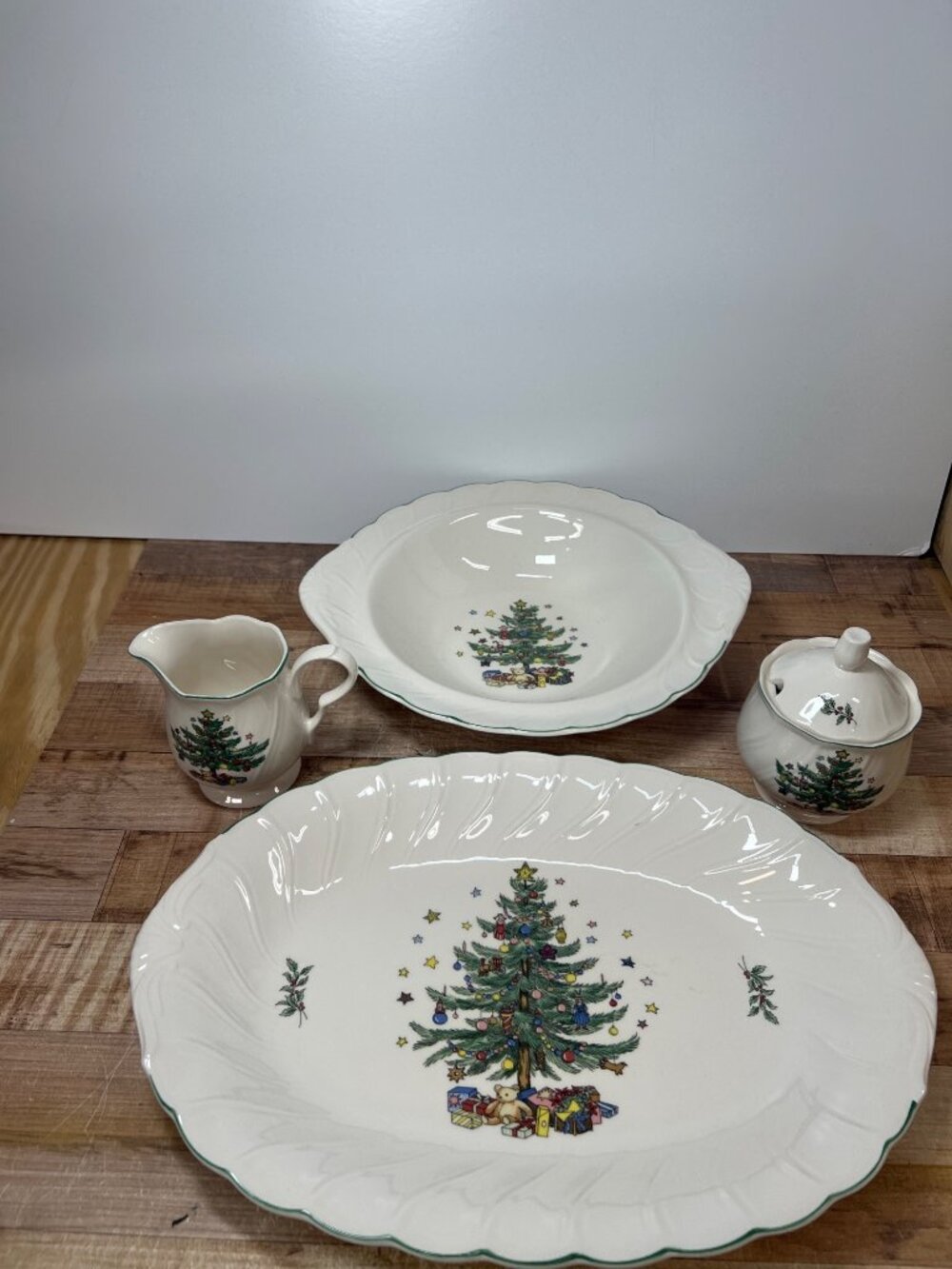 Nikko Happy Holidays 5-Piece Completer Set With Christmas Tree Design